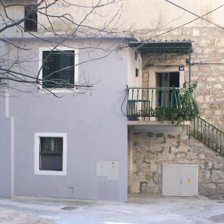 Apartments With A Parking Space Omis - 4327 Bagian luar foto