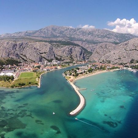 Apartments With A Parking Space Omis - 4327 Bagian luar foto