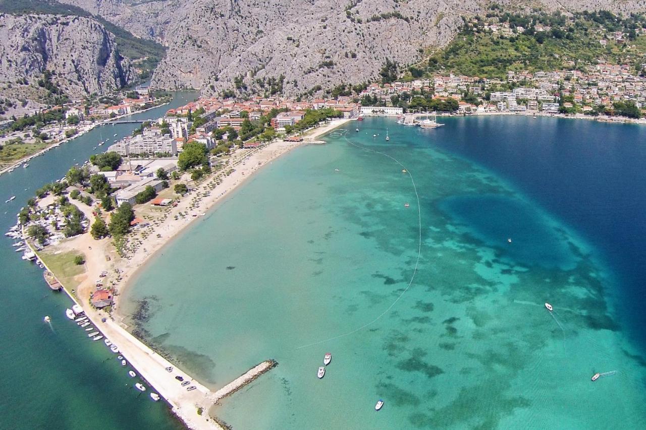 Apartments With A Parking Space Omis - 4327 Bagian luar foto