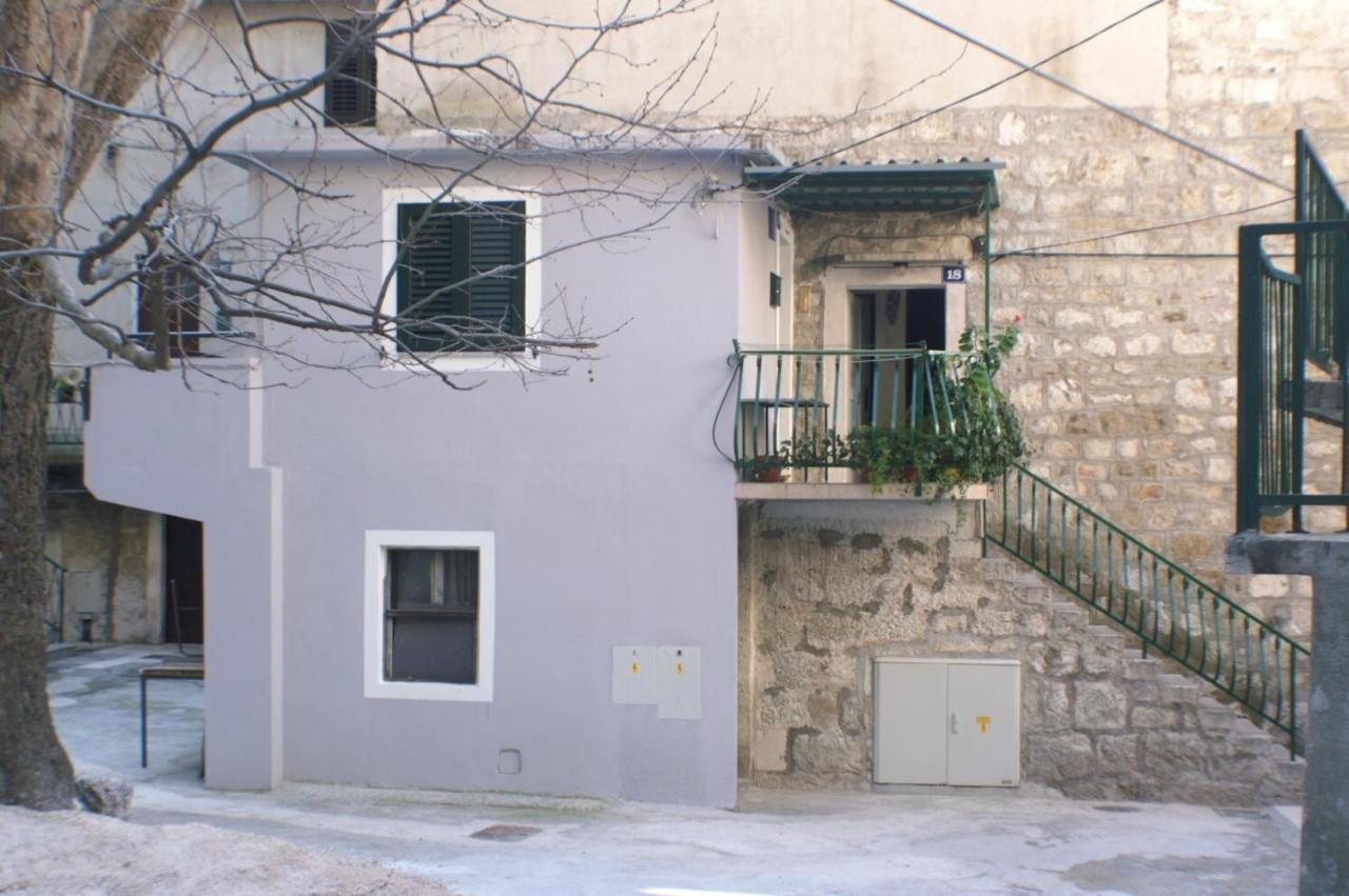 Apartments With A Parking Space Omis - 4327 Bagian luar foto