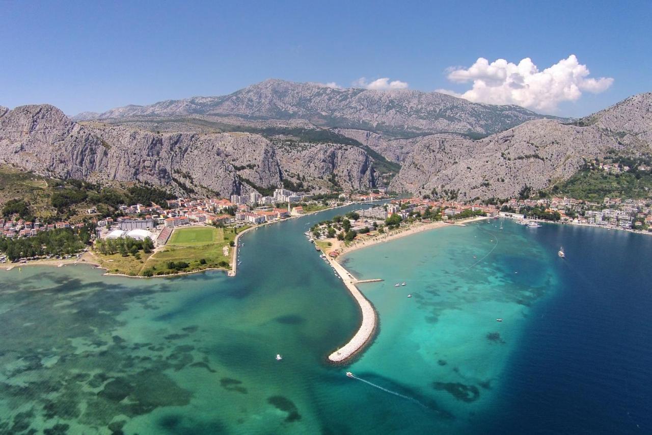 Apartments With A Parking Space Omis - 4327 Bagian luar foto