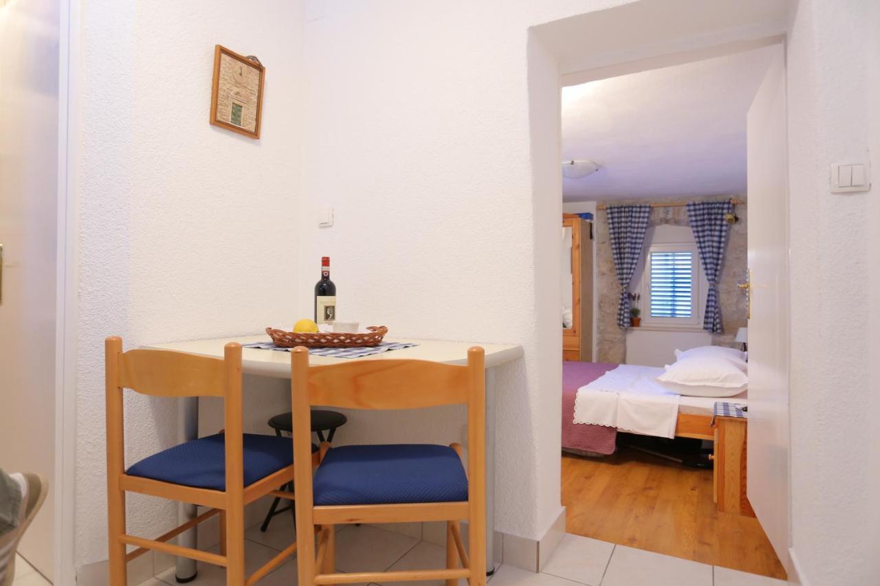 Apartments With A Parking Space Omis - 4327 Bagian luar foto